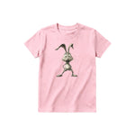 Un T-shirt rose à manches courtes et col rond pour jeune, orné d'un motif représentant un animal de la ferme sur le devant.