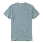 Un T-shirt sauge à manches courtes et col rond, orné d'un motif représentant un animal de la ferme sur la poitrine gauche.