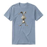 Un T-shirt steel-blue à manches courtes et col rond, orné d'un motif représentant un animal de la ferme sur le devant.