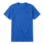 Un T-shirt royal à manches courtes et col rond, orné d'un motif représentant un animal de la ferme sur la poitrine gauche.