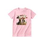 Un T-shirt rose à manches courtes et col rond pour jeune, orné d'un motif représentant un animal de la ferme sur le devant.
