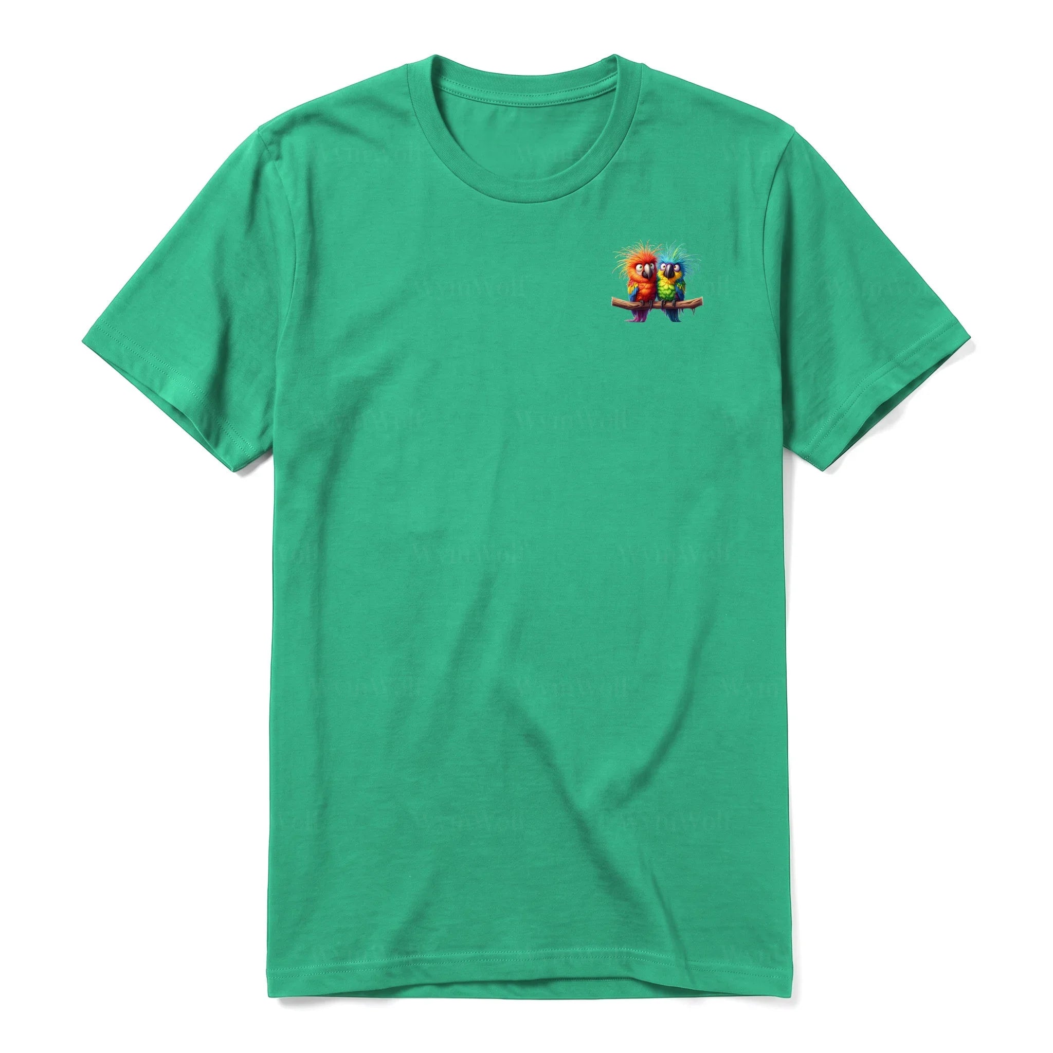 Un T-shirt kelly à manches courtes et col rond, orné d'un motif représentant un oiseau excentrique sur la poitrine gauche.