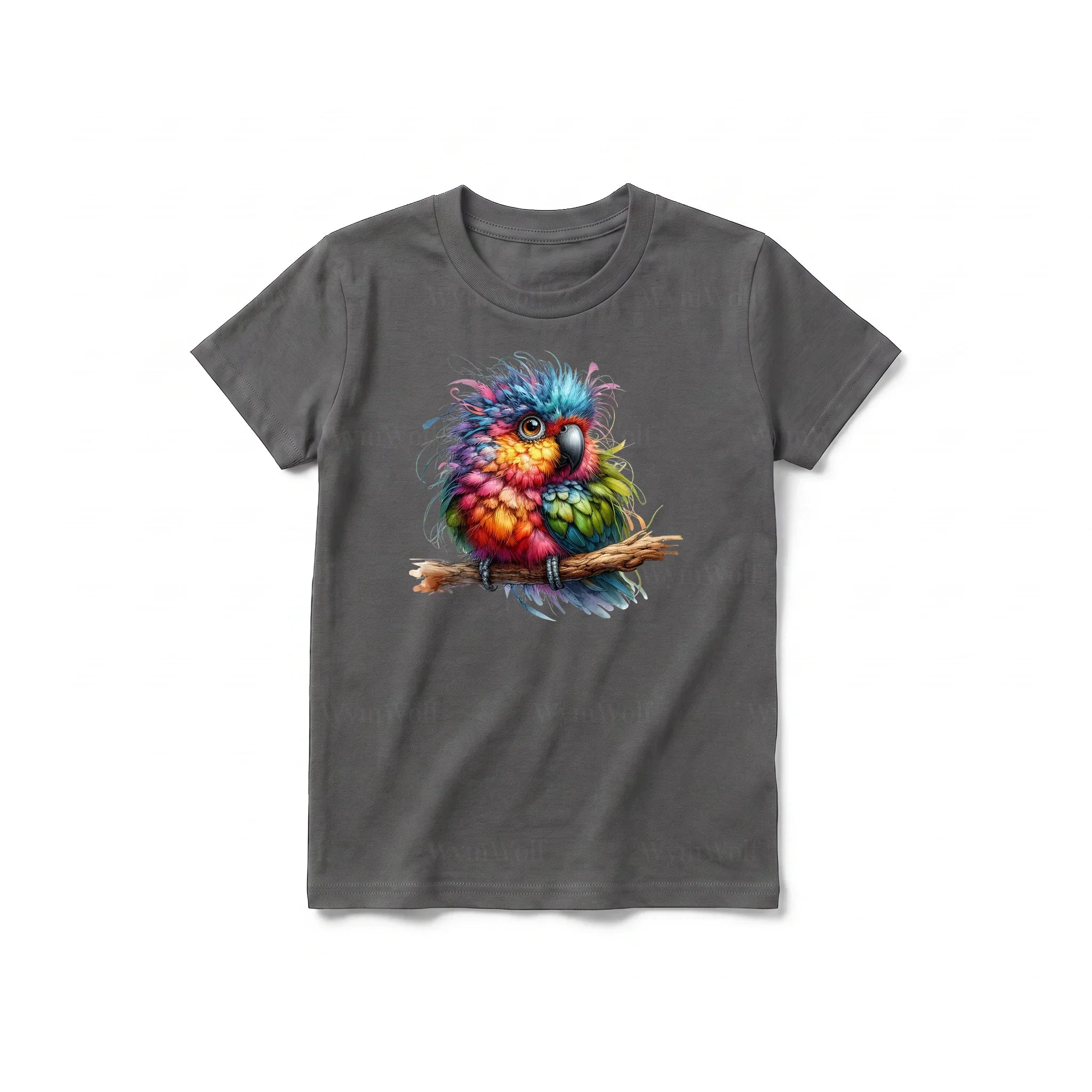 Un T-shirt charbon à manches courtes et col rond pour jeune, orné d'un motif représentant un oiseau excentrique sur le devant.