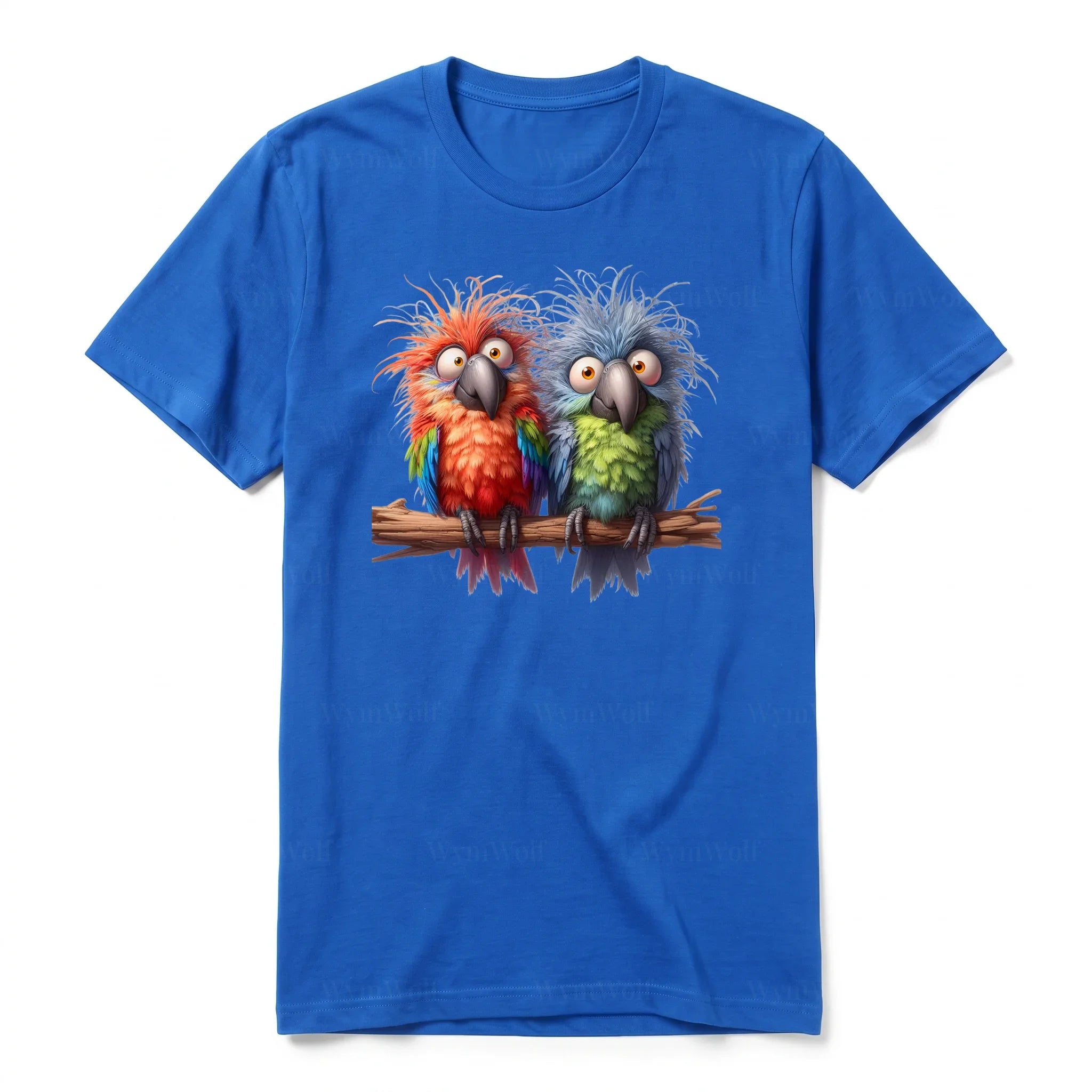 Un T-shirt royal à manches courtes et col rond, orné d'un motif représentant un oiseau excentrique sur le devant.