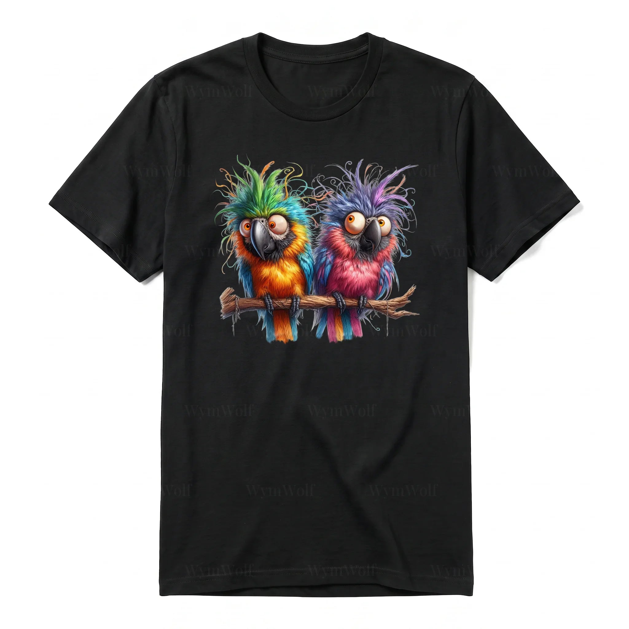 Un T-shirt noir à manches courtes et col rond, orné d'un motif représentant un oiseau excentrique sur le devant.