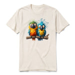 Un T-shirt blanc vintage à manches courtes et col rond, orné d'un motif représentant un oiseau excentrique sur le devant.