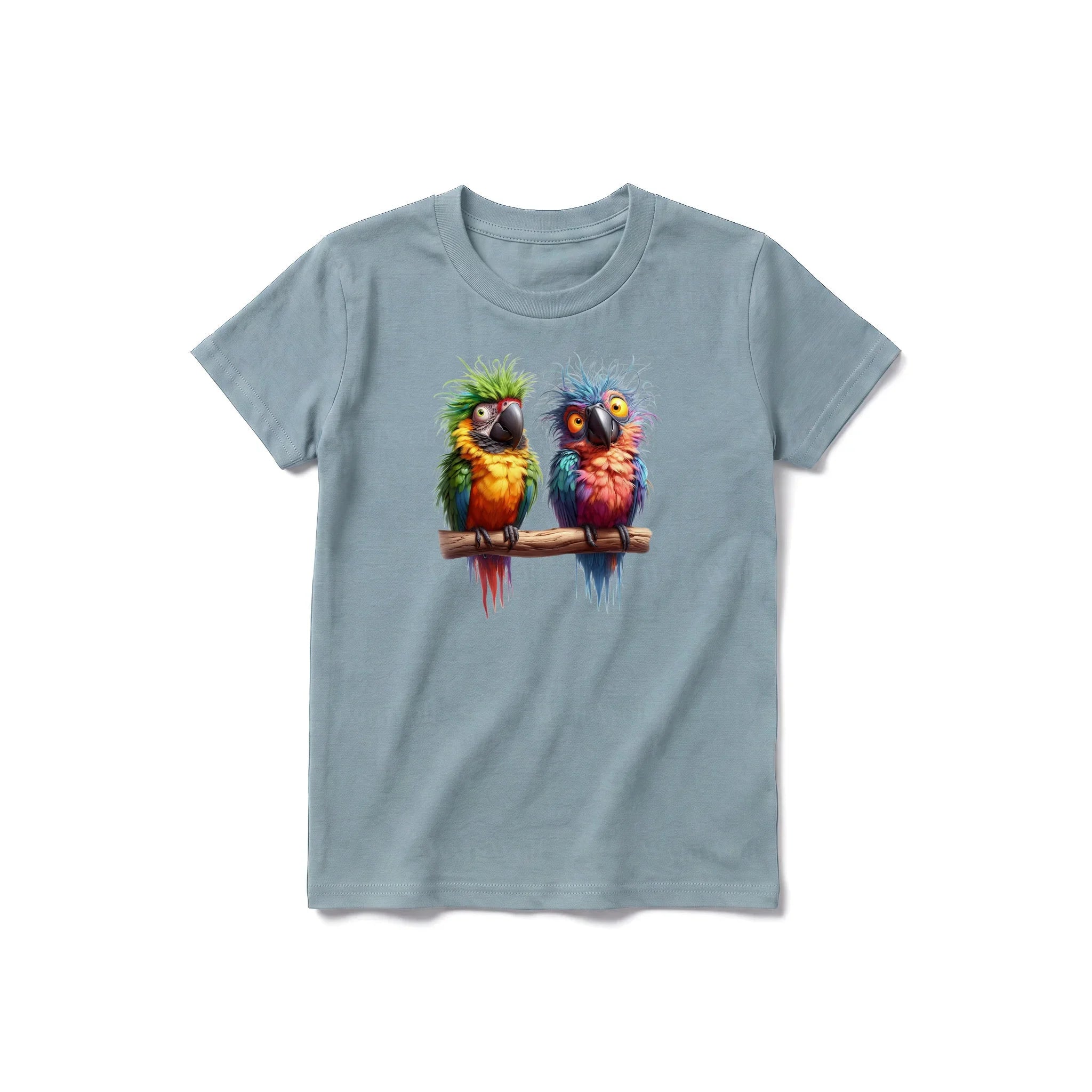 Un T-shirt sauge à manches courtes et col rond pour jeune, orné d'un motif représentant un oiseau excentrique sur le devant.