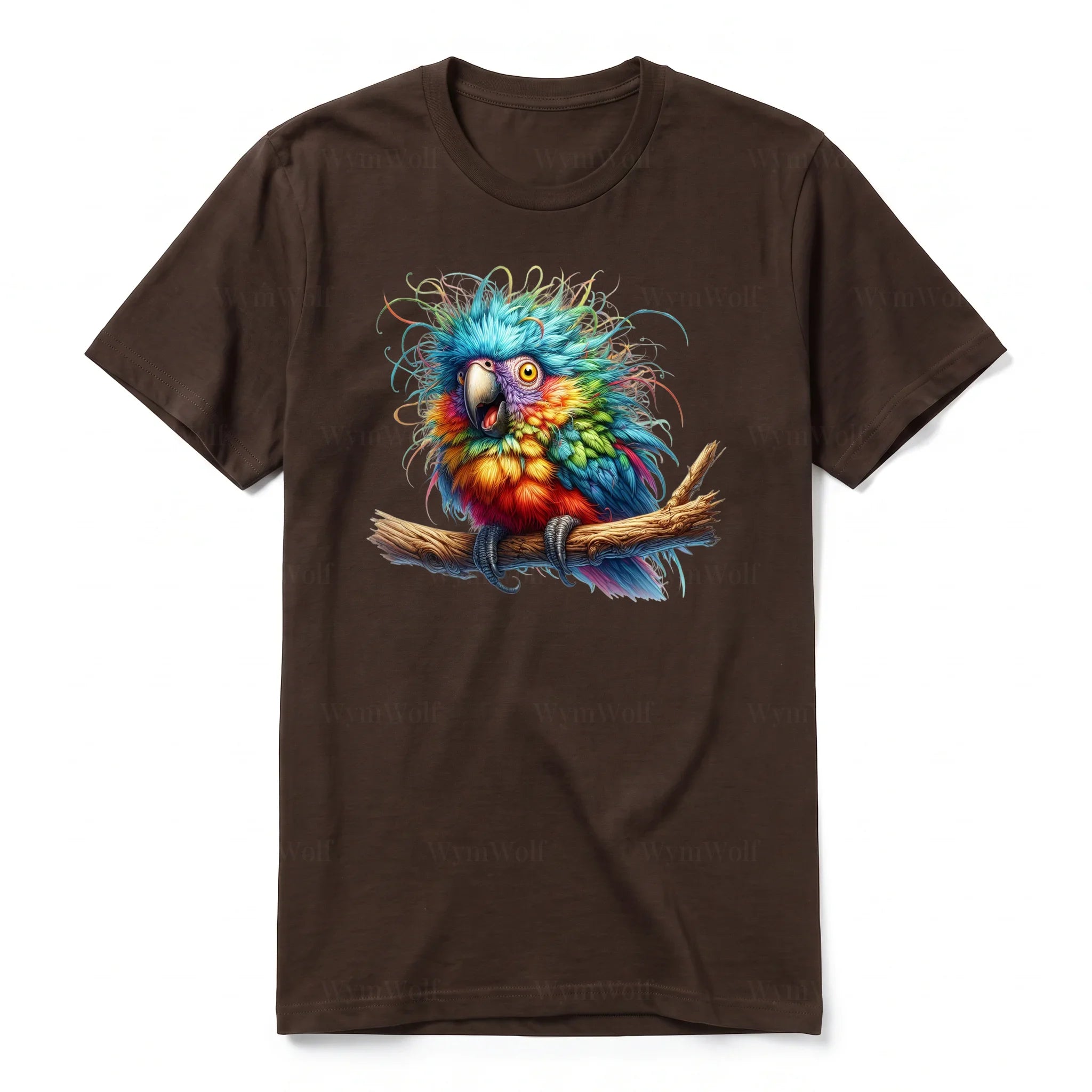 Un T-shirt chocolat à manches courtes et col rond, orné d'un motif représentant un oiseau excentrique sur le devant.