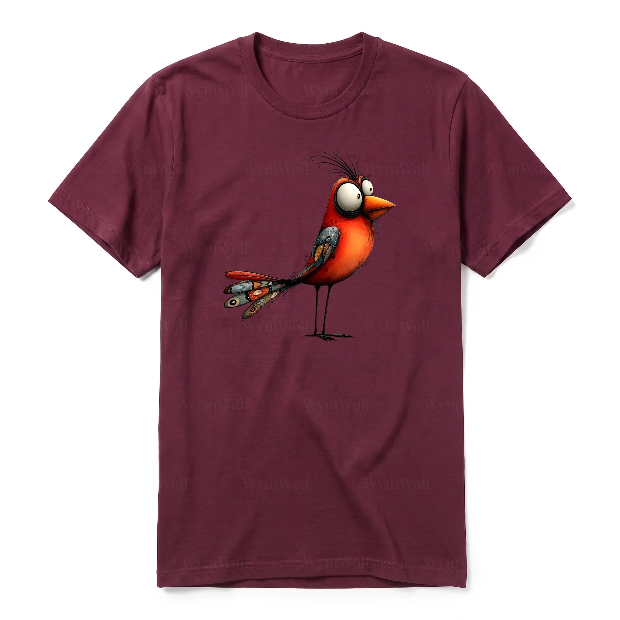 Un T-shirt marron à manches courtes et col rond, orné d'un motif représentant un oiseau excentrique sur le devant.