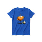 Un T-shirt royal à manches courtes et col rond pour jeune, orné d'un motif représentant un oiseau excentrique sur le devant.