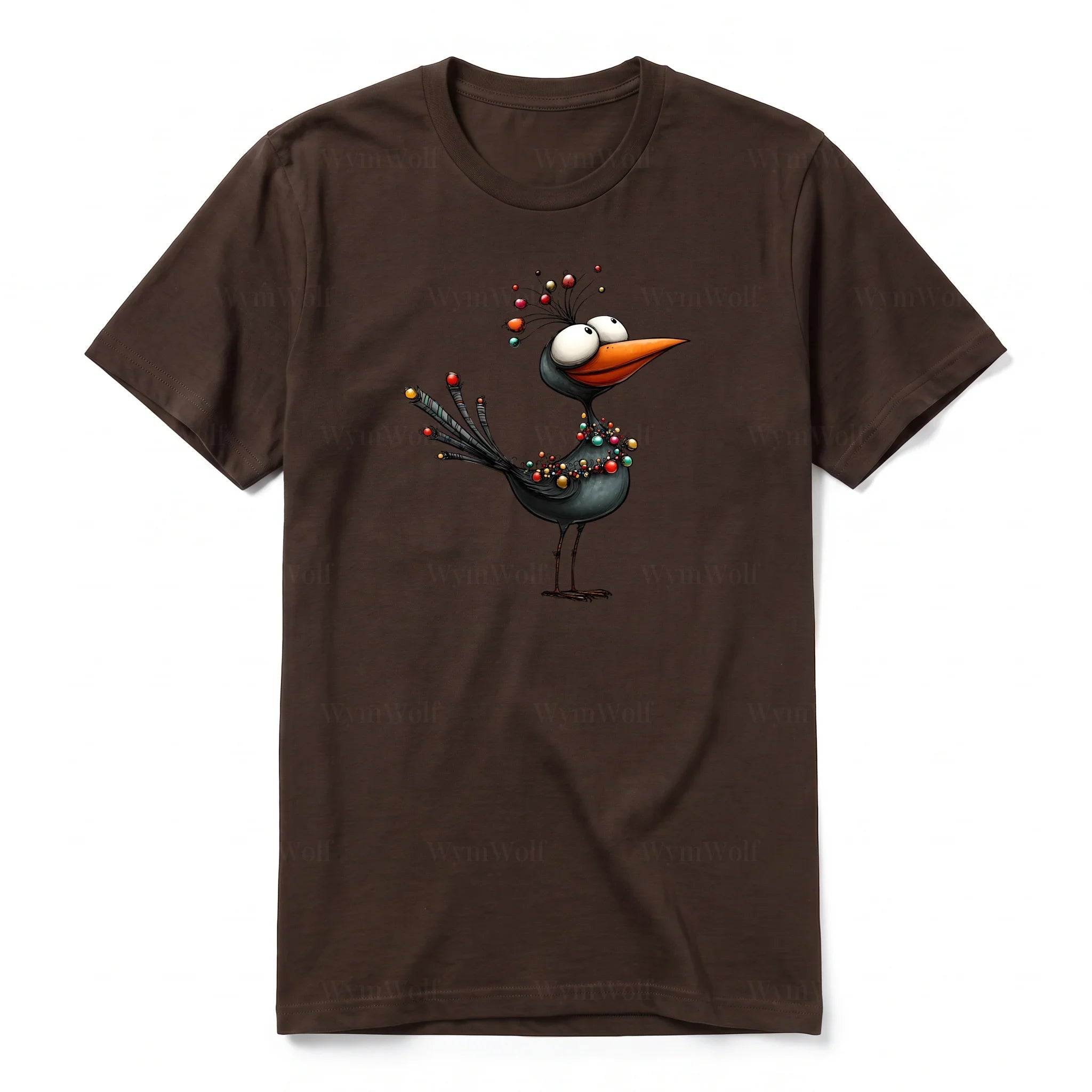 Un T-shirt chocolat à manches courtes et col rond, orné d'un motif représentant un oiseau excentrique sur le devant.