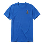 Un T-shirt royal à manches courtes et col rond, orné d'un motif représentant un oiseau excentrique sur la poitrine gauche.