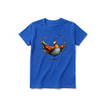 Un T-shirt royal à manches courtes et col rond pour jeune, orné d'un motif représentant un oiseau excentrique sur le devant.