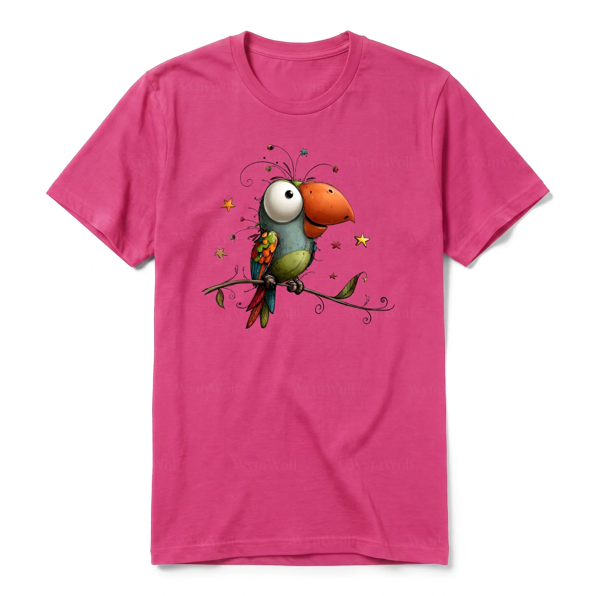 Un T-shirt framboise à manches courtes et col rond, orné d'un motif représentant un oiseau excentrique sur le devant.