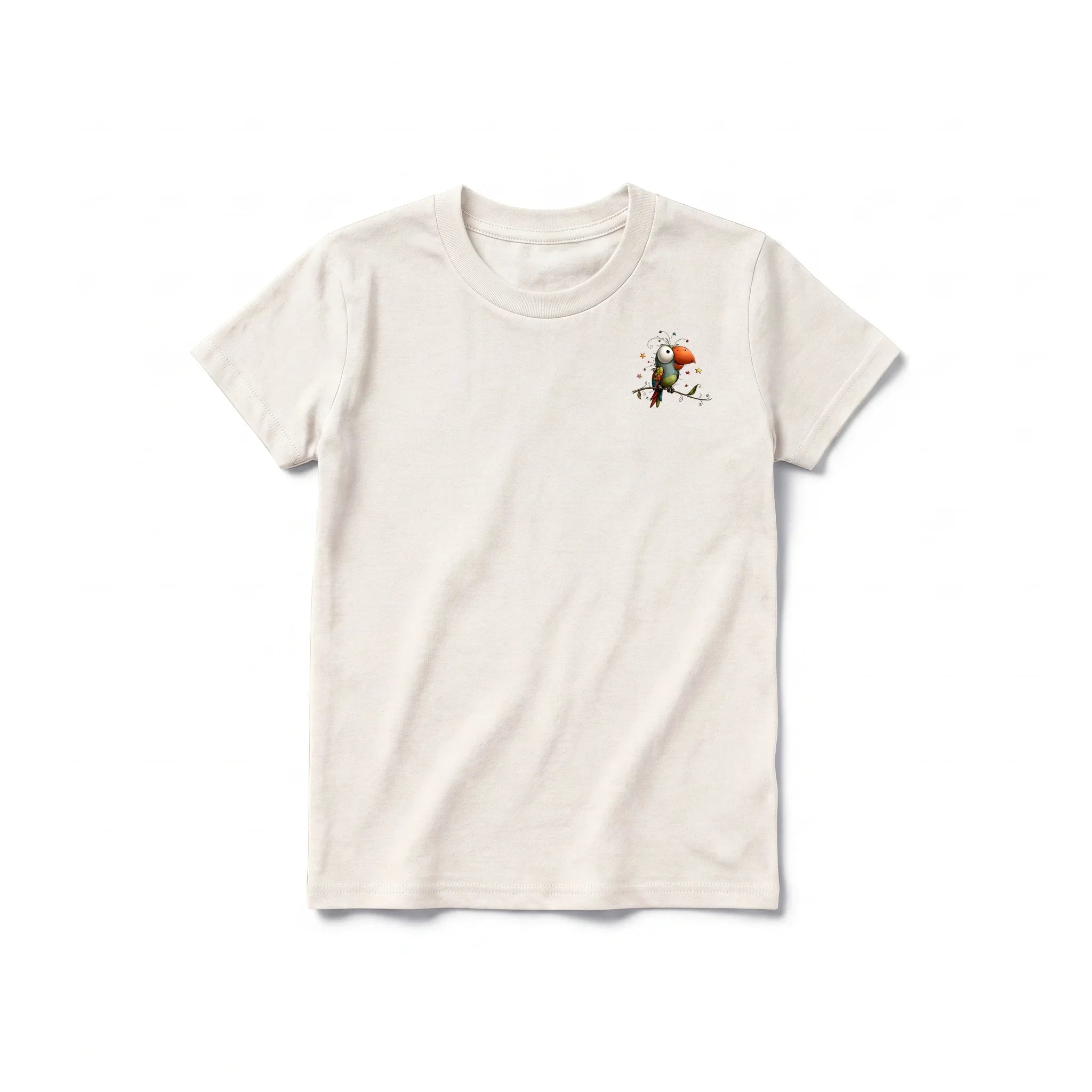 Un T-shirt blanc vintage à manches courtes et col rond pour jeune, orné d'un motif représentant un oiseau excentrique sur la poitrine gauche.
