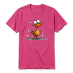 Un T-shirt framboise à manches courtes et col rond, orné d'un motif représentant un oiseau excentrique sur le devant.