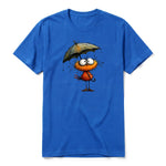 Un T-shirt royal à manches courtes et col rond, orné d'un motif représentant un oiseau excentrique sur le devant.