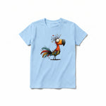 Un T-shirt poudre à manches courtes et col rond pour jeune, orné d'un motif représentant un oiseau excentrique sur le devant.