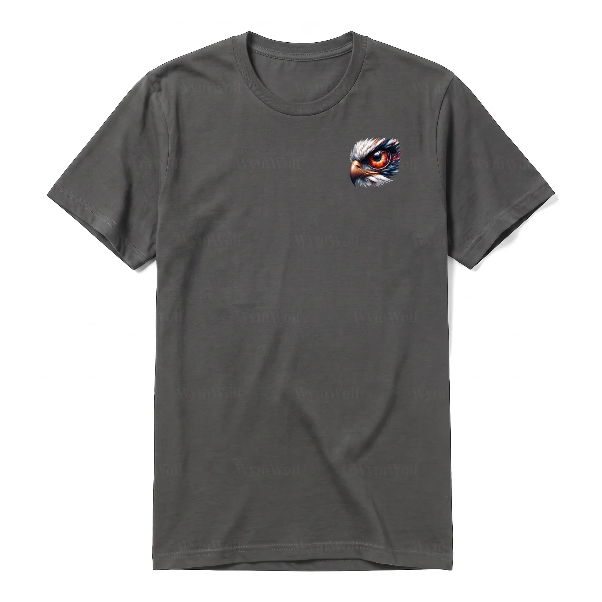 Un T-shirt charbon à manches courtes et col rond, orné d'un motif représentant un animal de la faune sur la poitrine gauche.