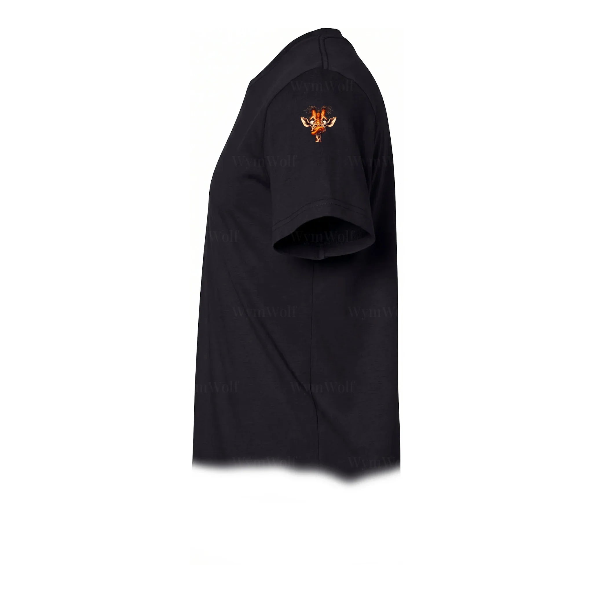 Un T-shirt noir à manches courtes et col rond, orné d'un motif représentant un animal de la faune sur le haut de la manche gauche.