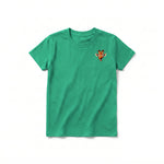 Un T-shirt kelly à manches courtes et col rond pour jeune, orné d'un motif représentant un animal de la faune sur la poitrine gauche.