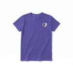 Un T-shirt violet à manches courtes et col rond pour jeune, orné d'un motif représentant un animal de la faune sur la poitrine gauche.