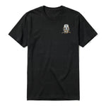 Un T-shirt noir à manches courtes et col rond, orné d'un motif représentant un animal de la faune sur la poitrine gauche.