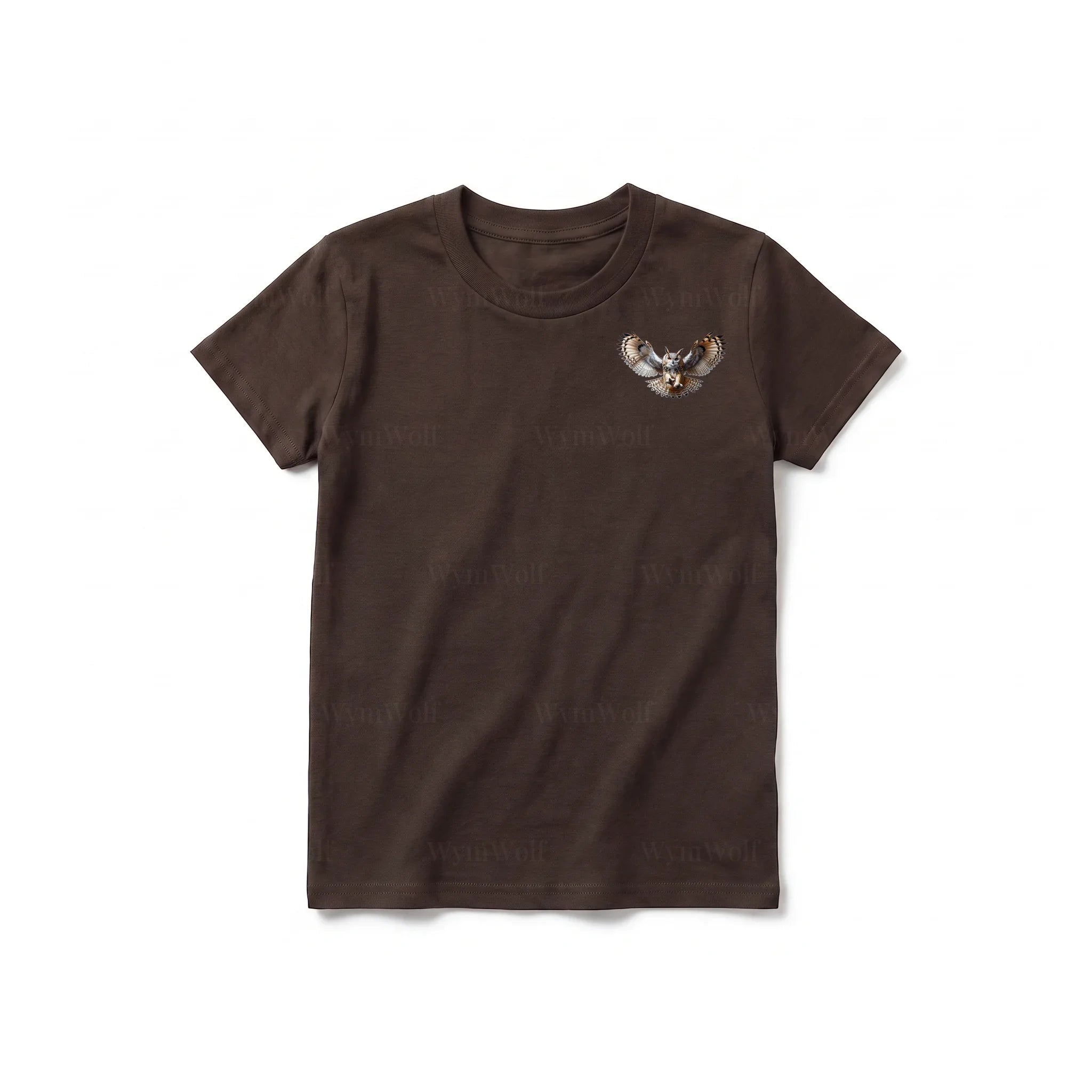 Un T-shirt chocolat à manches courtes et col rond pour jeune, orné d'un motif représentant un animal de la faune sur la poitrine gauche.