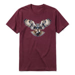 Un T-shirt marron à manches courtes et col rond, orné d'un motif représentant un animal de la faune sur le devant.