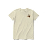Un T-shirt latte à manches courtes et col rond pour jeune, orné d'un motif représentant un animal de la faune sur la poitrine gauche.